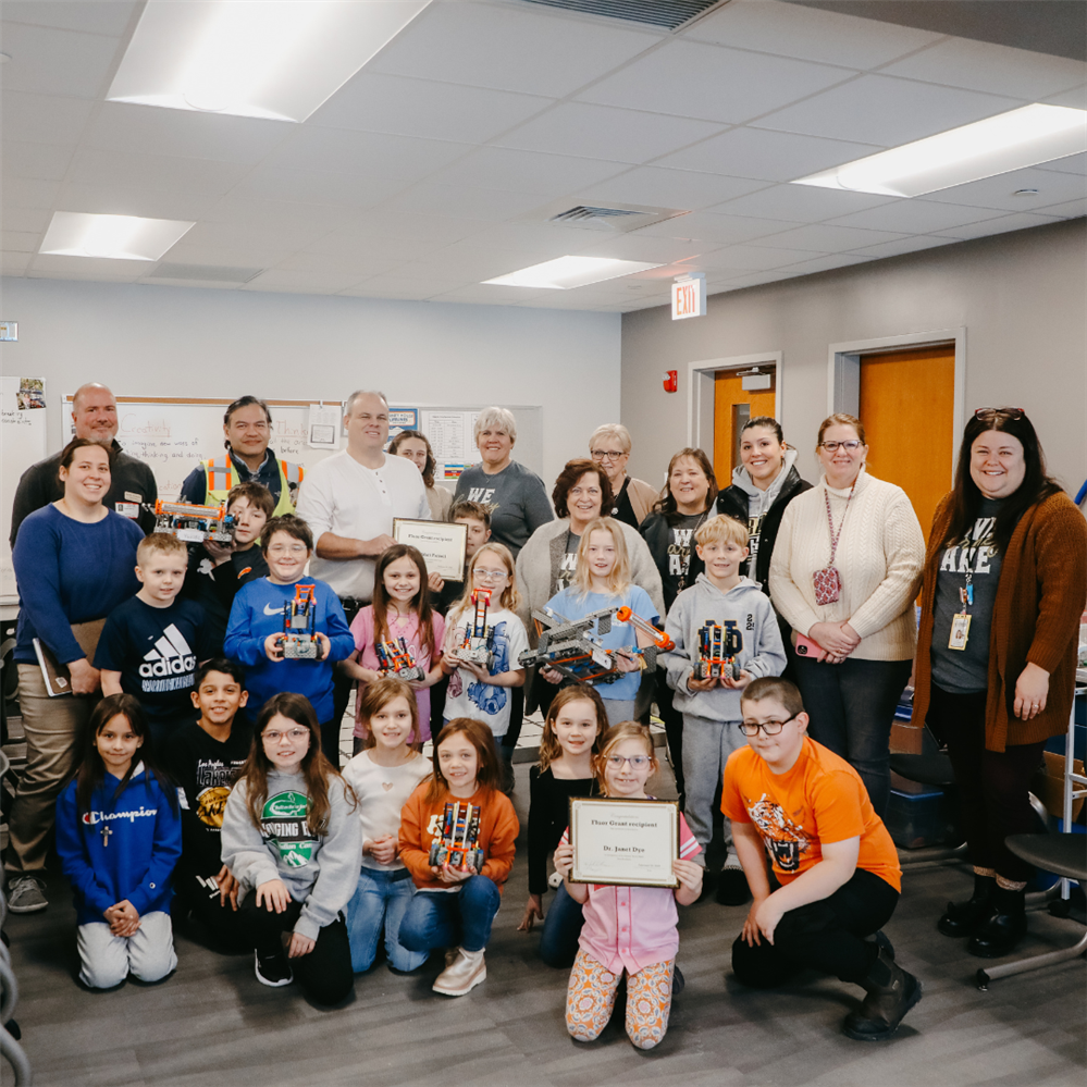  Fluor Corporation Donates $1,000 to Support Harney Elementary STEM Movie Night